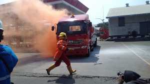 Kumpulan foto simulasi penanggulangan kejadian di Depo Pertamina Malang.(deny/malangvoice)