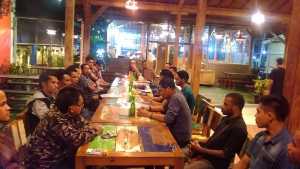 Pertemuan d'Kross Community di rumah makan Rame-Rame, Dinoyo, malam ini-2