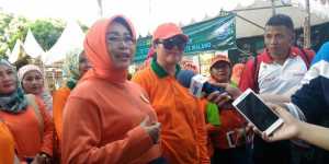 Ketua Perwosi Jatim, Fatma Saifullah Yusuf saat mengikuti senam Perwosi di Malang (istimewa)