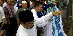 Paslon dari PKB-Demokrat  H Hairuddin-Hendra Angga Sonatha membubuhkan tanda tangan.(Miski)
