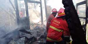 Rumah terbakar di Jalan Ir Rais. (deny)2