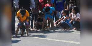 Anak-anak mengikuti lomba di Kampung Dolanan RT04/RW03 Kelurahan Sisir, Kota Batu.(istimewa)