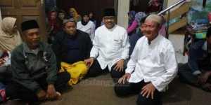 Palson Wali Kota Batu, H Hairuddin bersama warga.