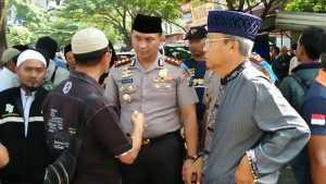 Kapolres Malang, AKBP Yade Setiawan Ujung saat melayat ke rumah duka.(ist)