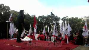 Buruh dan mahasiswa di Malang melangsungkan aksi, memperingati May Day.(Miski)