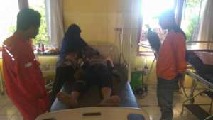 Irwan tengah menjalani pemeriksaan medis di Puskemas Pesanggrahan Kecamatan Batu. (BPBD Kota Batu)
