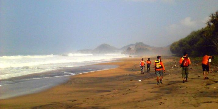 Empat Wisatawan Korban Pantai Ngantep Belum Ditemukan