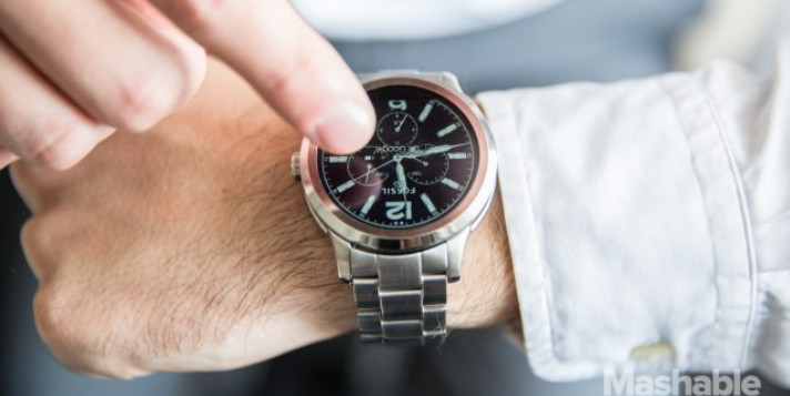 Fossil Gebrak Pasar dengan Smartwatch Seri Q
