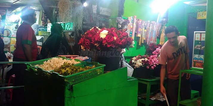 Singgih Gunadi Generasi Kelima Penjual  Bunga  di  Alun alun 
