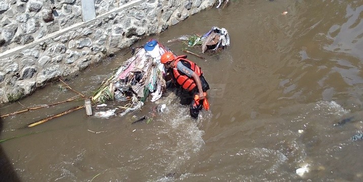 Pencarian Slamet Atimulyo, Tim Rescue Sisir Sungai Jalan Karimun Jawa