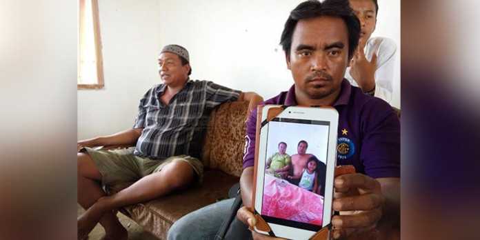 Keluarga korban kapal tenggelam malaysia