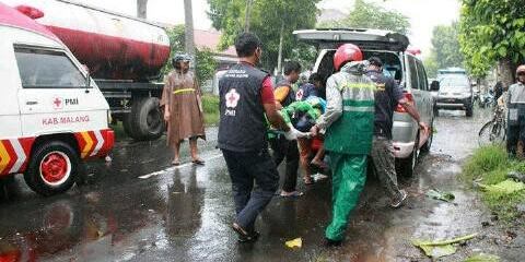 Evakuasi Korban Kecelakaan Pakisaji