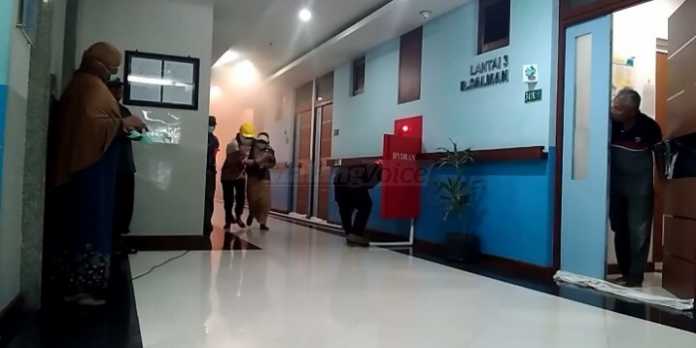 Suasana evakuasi pasien di RSI Aisyiyah