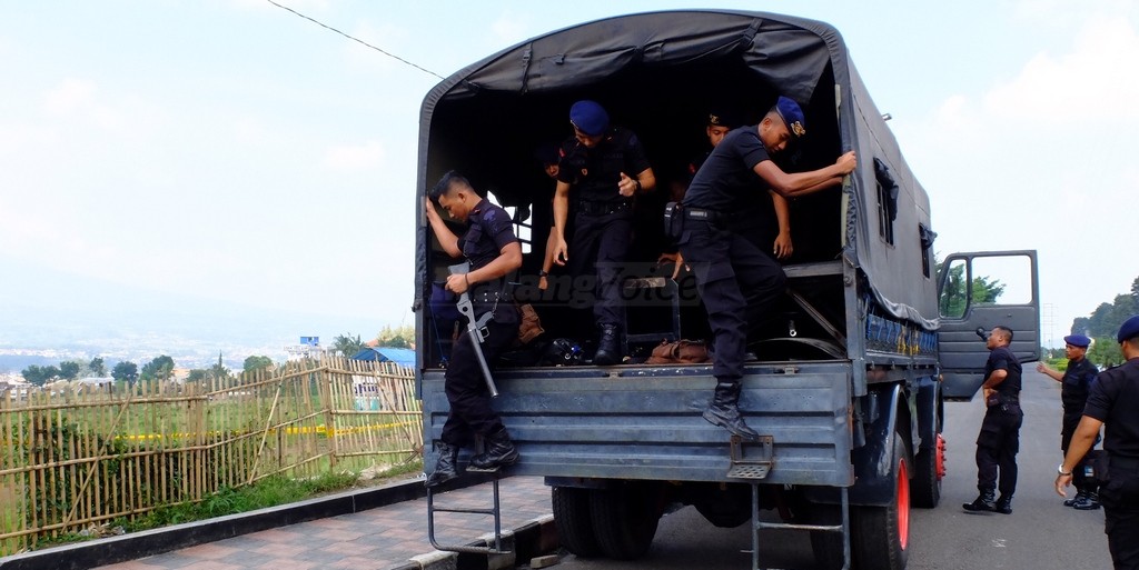Polisi Siaga Menunggu Massa Shiddiqiyyah