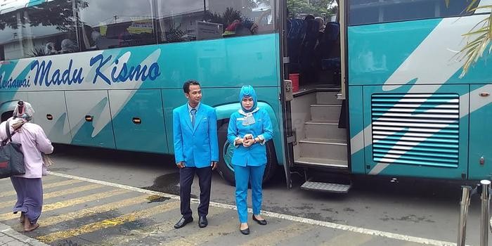 Masih Tergenang, Penumpang KA Diangkut Bus Menuju Surabaya