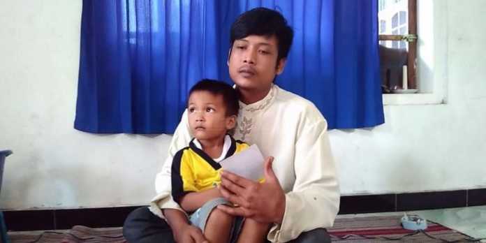 Indra Teguh Wiyono bersama anaknya, Wahyu Satrio