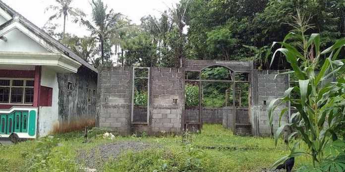 Rumah Eka Suryani yang dibangun di Desa Mulyosari