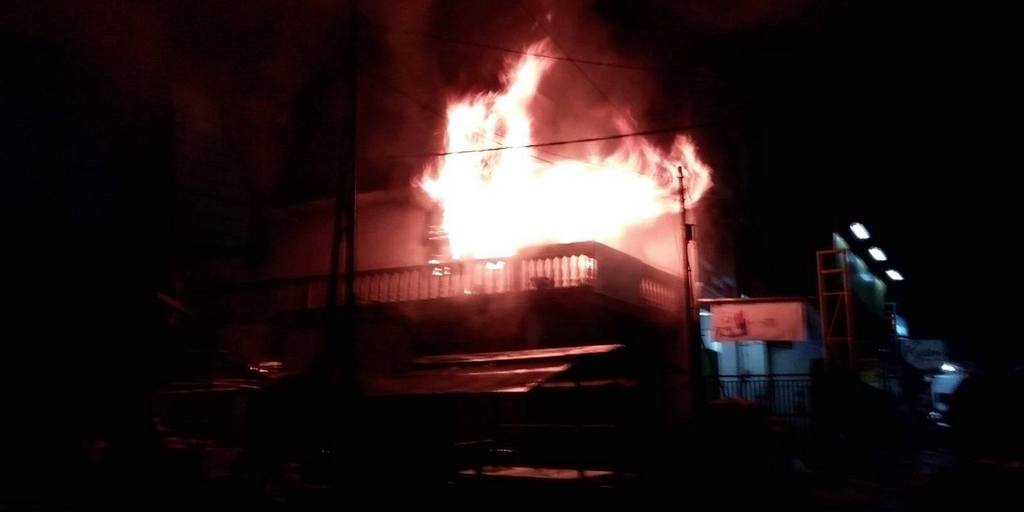 Kebakaran di Pasar Lawang Menimpa Toko Listrik Indah Jaya