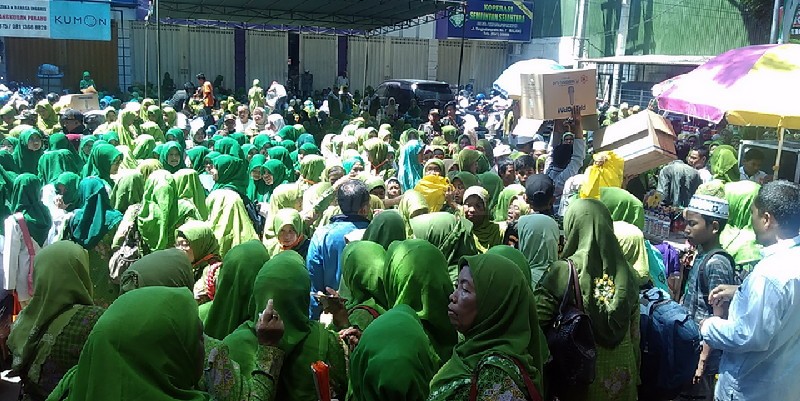 Ribuan Muslimat Padati Kawasan Stadion Gajayana