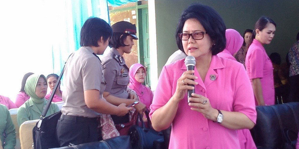 Istri Kapolri Kunjungi Salah Satu Keluarga Korban Poso di Bandulan