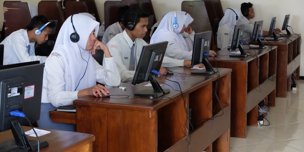Simulasi UNBK SMA Islam Terganggu Listrik Mati