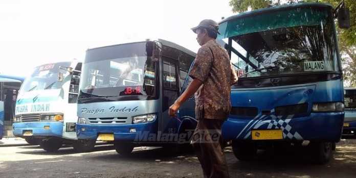 Bus Puspa Indah saat mogok beroperasi di Terminal Landungsari