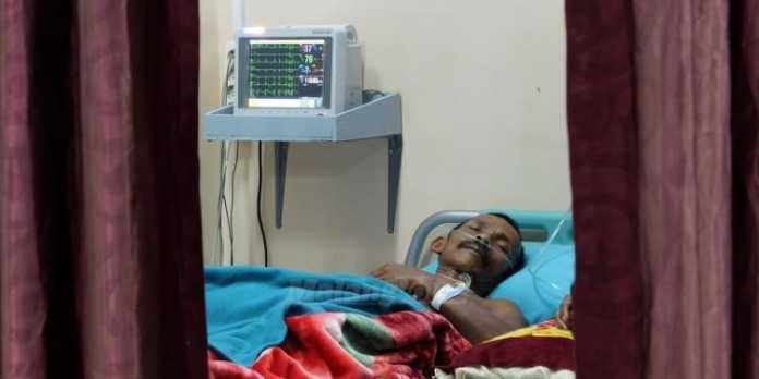 Asnawi, korban keracunan yang masih di ruang ICU RSI Gondanglegi
