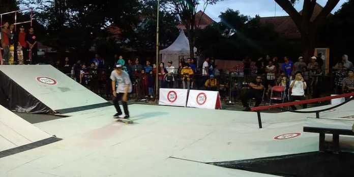 Skate Board di Jalan Simpang Balapan