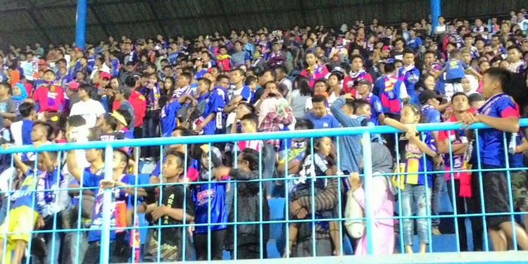 Duel Biru, Arema Cronus vs Persib Bandung
