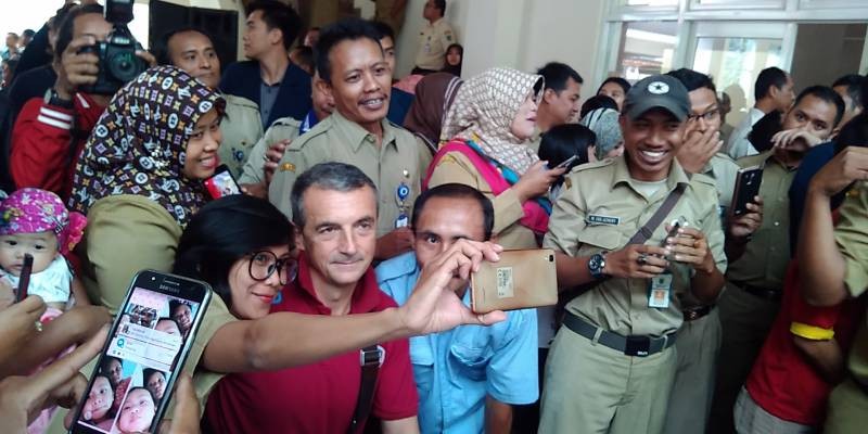 Arema Sambang Batu, Milo Paling Laris Diajak Selfie