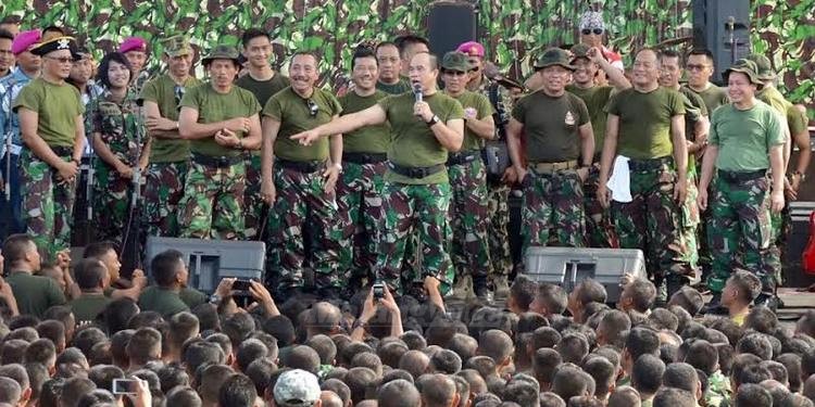 4.000 Prajurit TNI AL Olahraga Bersama Kasal