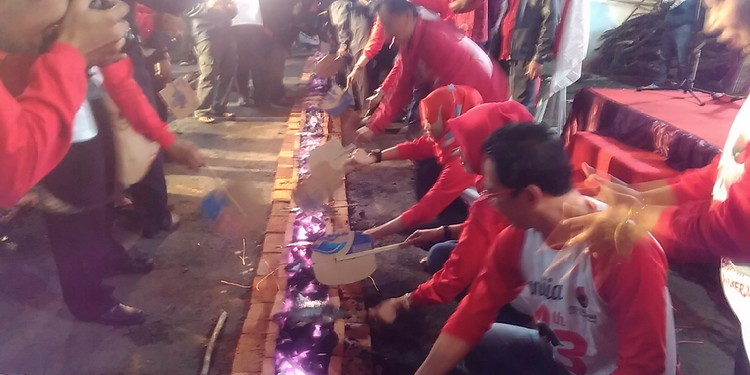 DPC PDI Perjuangan Kota Malang Marakkan Gerakan Makan Ikan Bersama