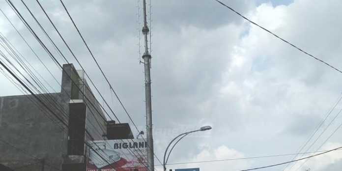 Tower Tanpa Izin di Jalan Mayjen Panjaitan