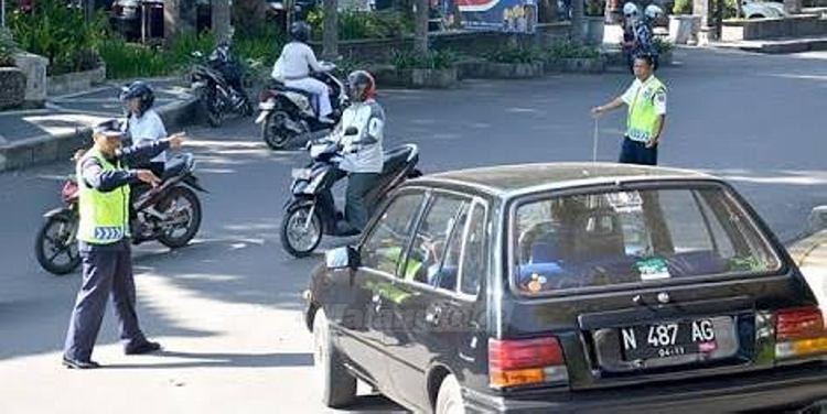 Pengaturan lalu-lintas di kawasan kampus di Malang (anja)