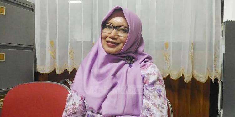 Ambarwati, Kenalkan Bahasa Indonesia Lebih Menarik lewat 