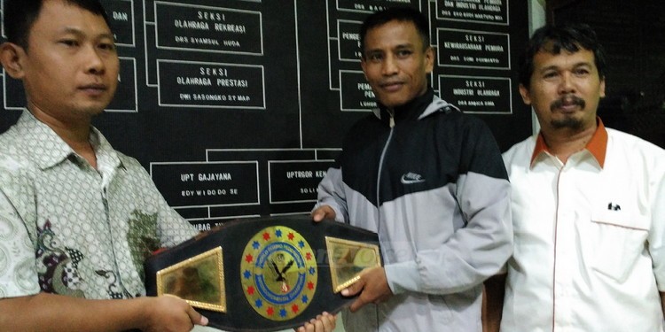 Dua Sabuk Kejuaraan Tinju Asal Kota Malang Masuk Museum Olahraga Nasional