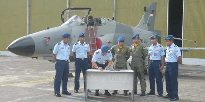 Pesawat Hawk dari Riau