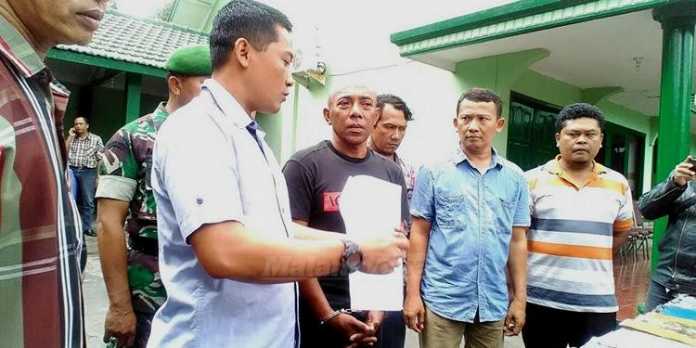 Dandim 0833/ Kota Malang, Letkol Arm Aprianko Suseno beserta tentara gadungan. (deny)