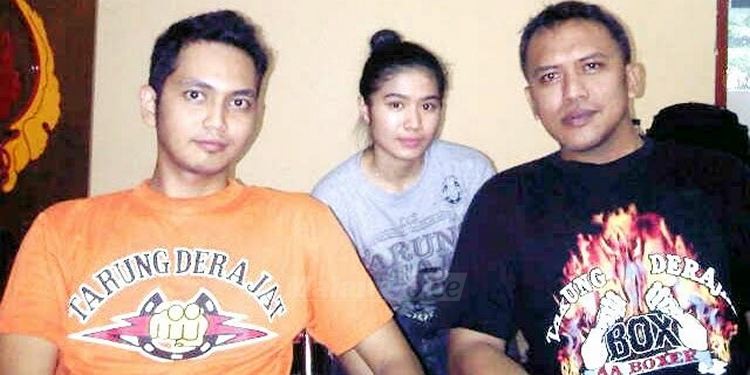 Kabid Humas Kodrat Kota Malang, Adhy Dharmawan SH (kiri) bersama Pelatih Kodrat Surabaya, Mia (tengah), dan Katua Harian Kodrat Kota Malang, Ir Vathoni Evandri M Arg (kanan).