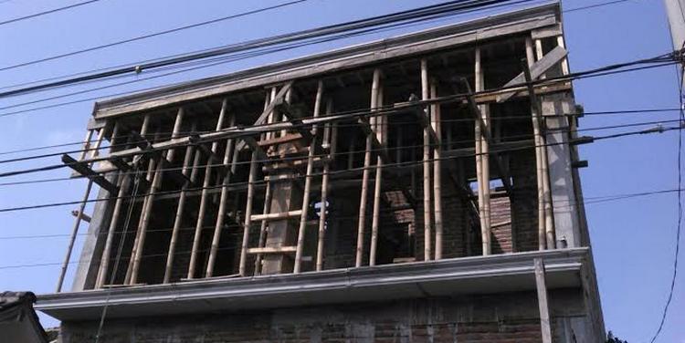 Kesetrum, Pekerja Bangunan Tewas Jatuh Dari Atap Rumah