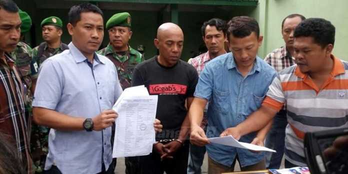 Anggota Kodim 0833/Kota Malang tangkap tentara palsu. (deny)