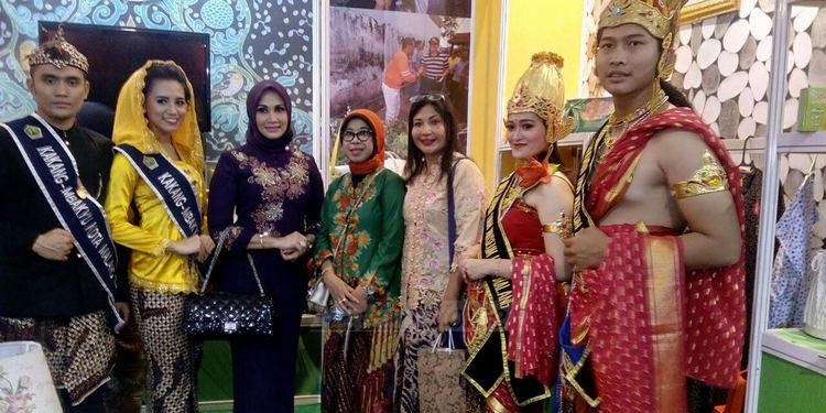 Ketua Dekranasda Pasuruan kunjungi stand Ekspo Pemkot Malang di Munas Apeksi