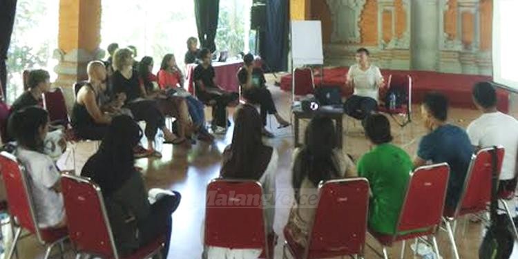 Workshop riset artistik di Ubud Hotel
