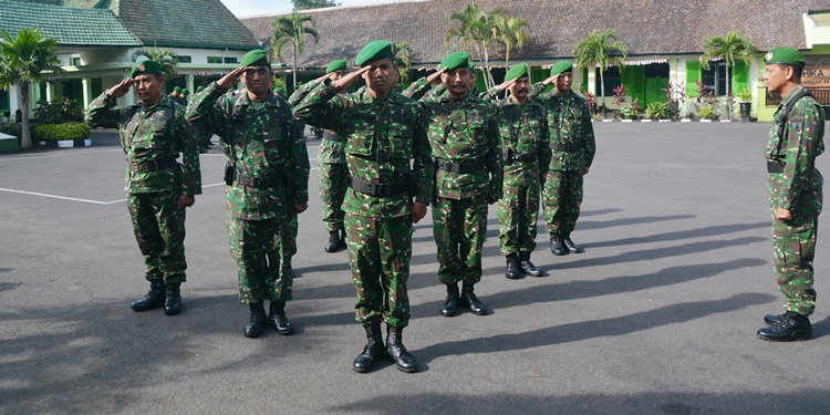 Latihan baris prajurit TNI AD. (ist)
