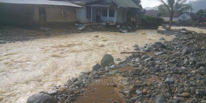 Banjir Pujiharjo Sebabkan Longsor, Akses Desa Tertutup