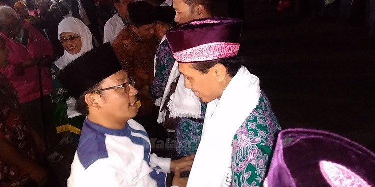 Wakil Wali Kota Malang, Sutiaji saat memberangkatakan CJH kloter 62. (deny)