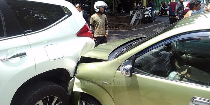 Kecelakaan Beruntun di Jalan Melati, Empat Mobil Pesok
