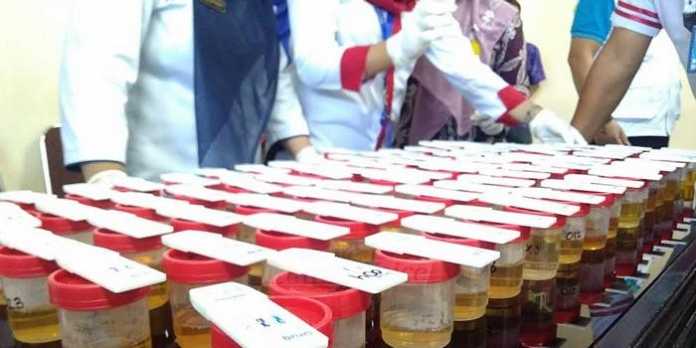 Tes urine kepala dinas dan camat di Stadion Kanjuruhan (Tika)