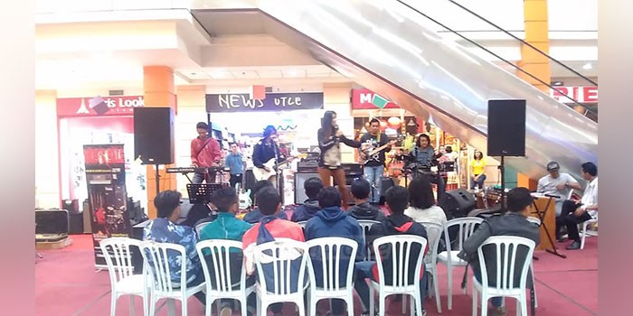 Aksi pameran W/W Music Fair di Plaza Araya. (deny)