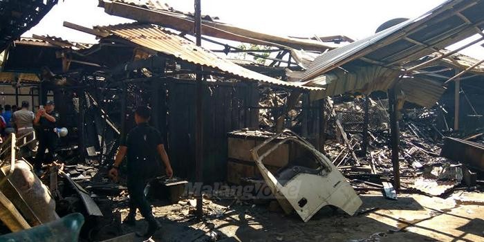 Pasar Besi Comboran Ditutup, Polisi Amankan Barang Bukti Sisa Kebakaran